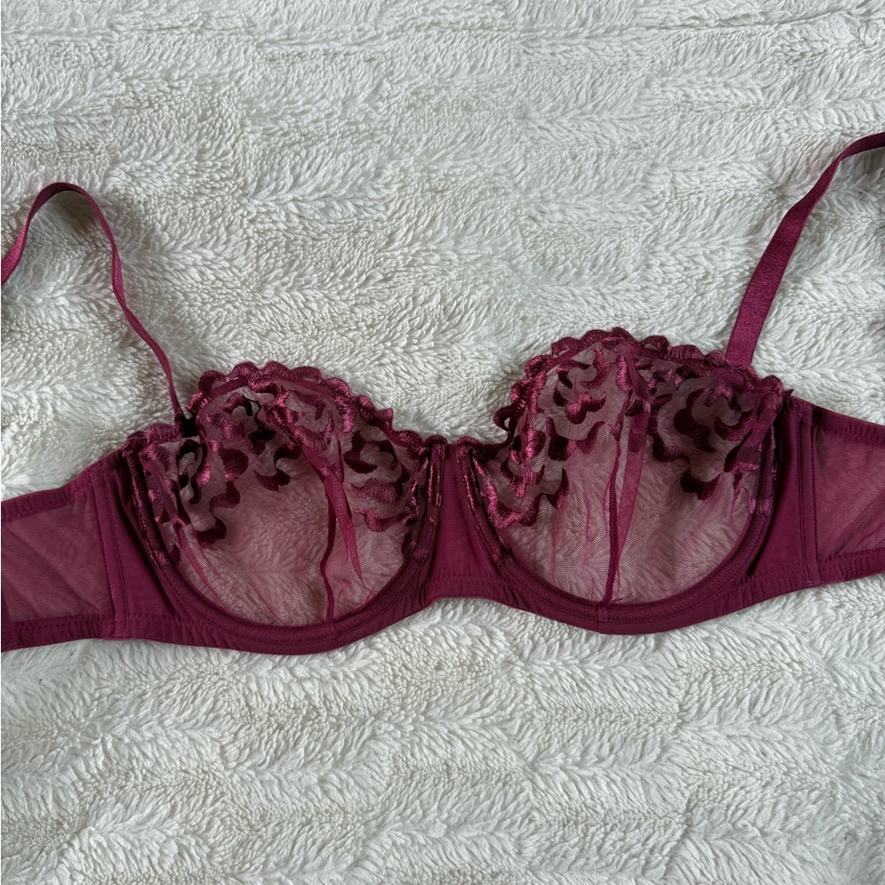 Elegant Lace Underwire Bra - Burgundy